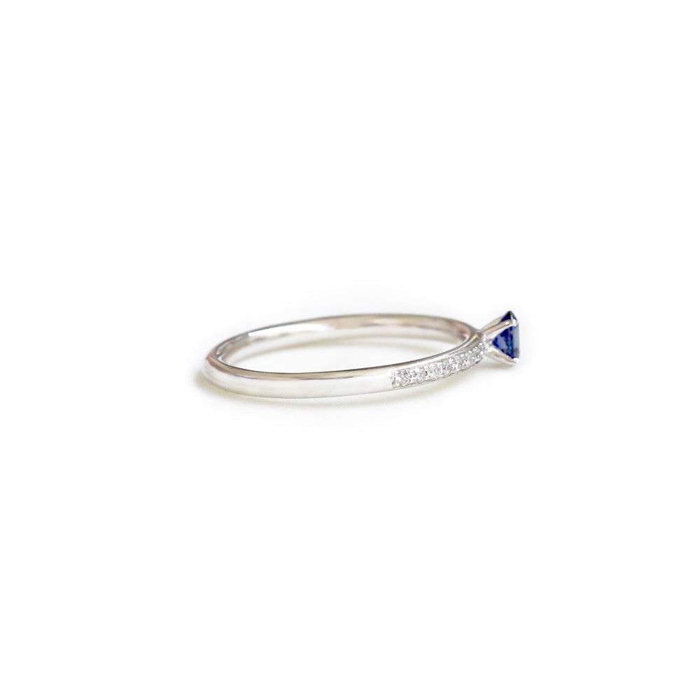 18ct White gold sapphire and diamond ring - KL Diamonds